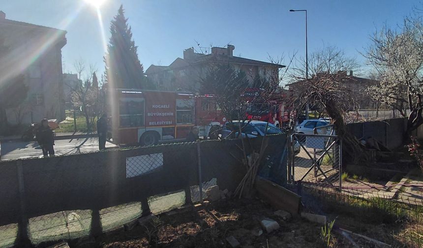 Evde yangın çıkardı, ailesinin çay ocağına balyozla zarar verdi