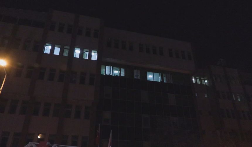 Okmeydanı Ağız ve Diş Sağlığı Hastanesi'nde çıkan yangın söndürüldü