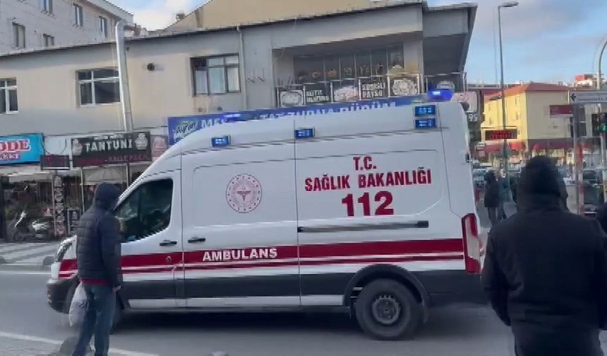 Sancaktepe'de motosiklet bariyere çarptı: 2 yaralı