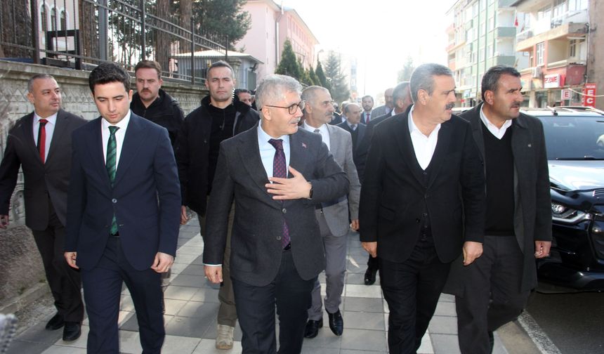 Vali Çelik, 20 yıl önce görev yaptığı Genç'i ziyaret etti