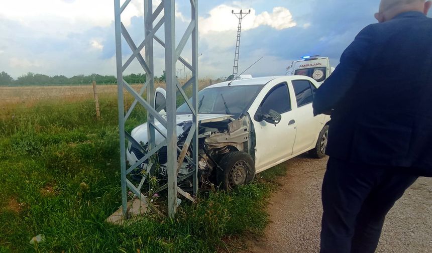 Adana'da iki otomobil çarpıştı: 1'i bebek 7 yaralı