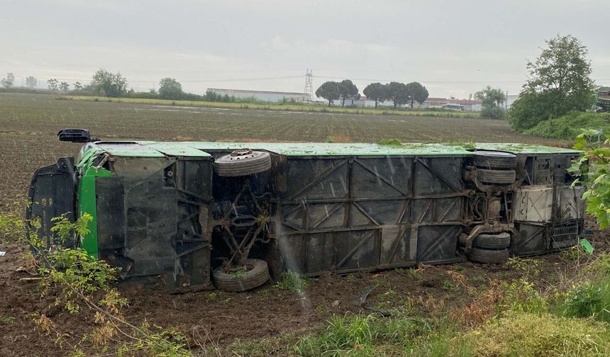 Çanakkale'de otobüs devrildi; yaralılar var