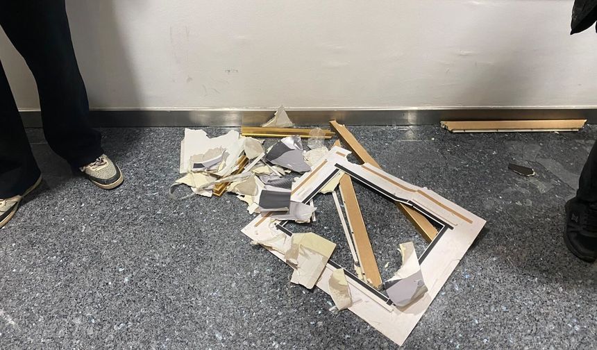 CHP'liler 'mutlak butlan' kararı sonrası genel merkezde toplandı