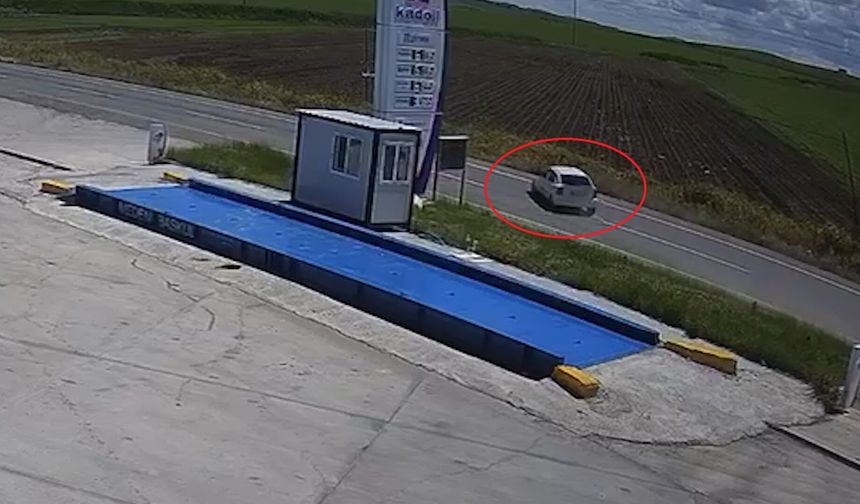 Diyarbakır'da takla atan otomobil tarlaya savruldu; aynı aileden 4 yaralı