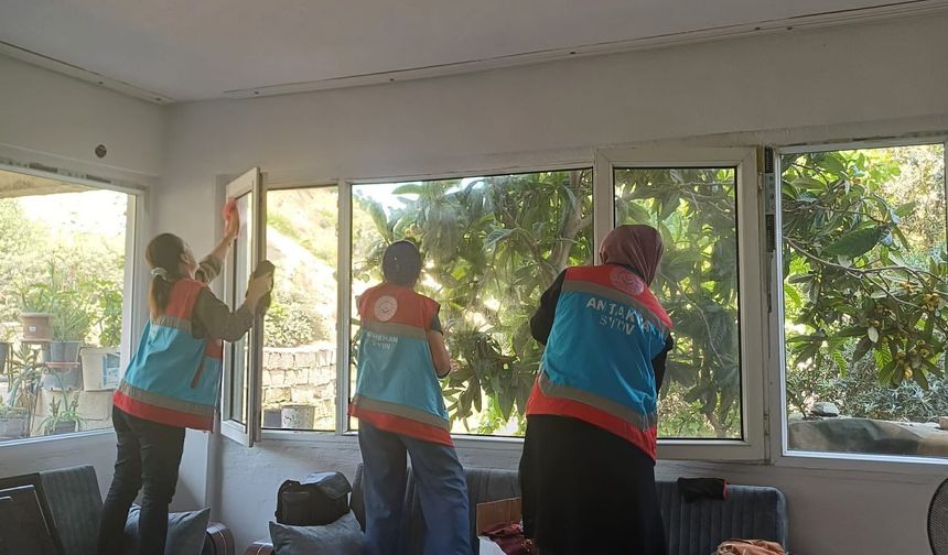 Hatay'da selin ardından temizlik ve hasar tespit çalışması