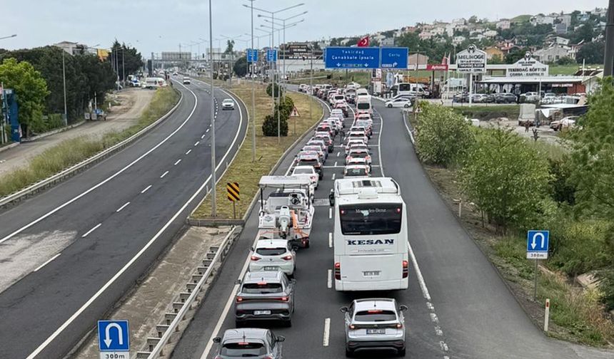 İstanbul-Tekirdağ kara yolunda trafik yoğunluğu