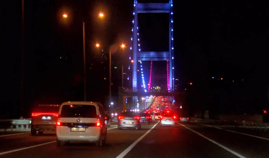 İstanbul'da bayram dönüşü köprülerde trafik yoğunluğu
