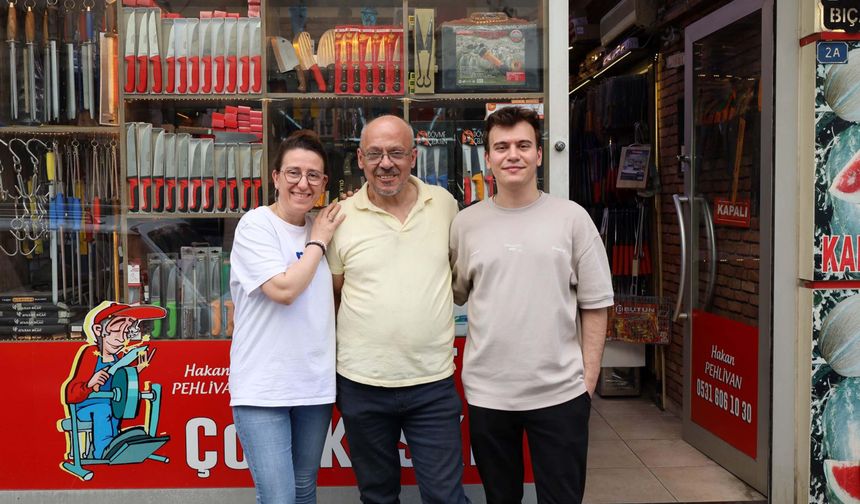 Manisa'da üçüncü kuşak bıçakçıda Kurban Bayramı mesaisi