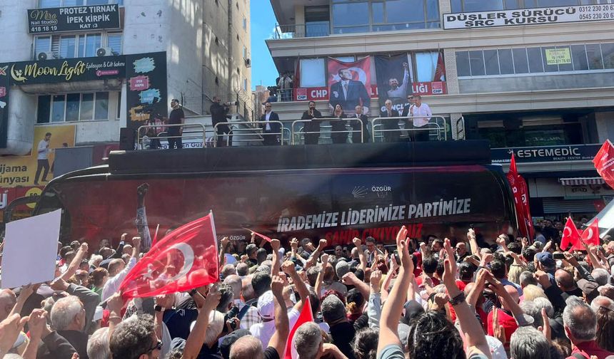 Özgür Özel: Derhal kurultay yapın, partiyi seçilmiş bir genel başkana kavuşturun