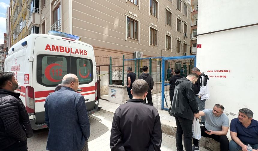 Temizlik yaparken 5'inci kattan düşen kadın öldü
