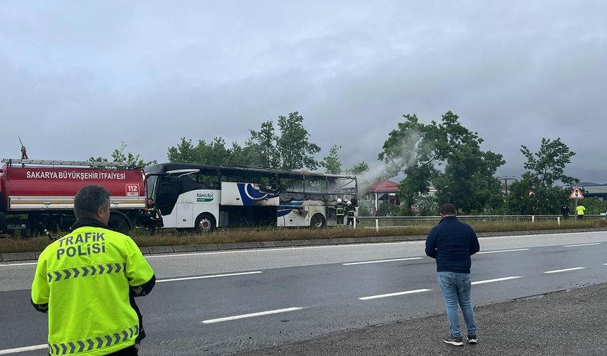 Yolcu otobüsü alev alev yandı